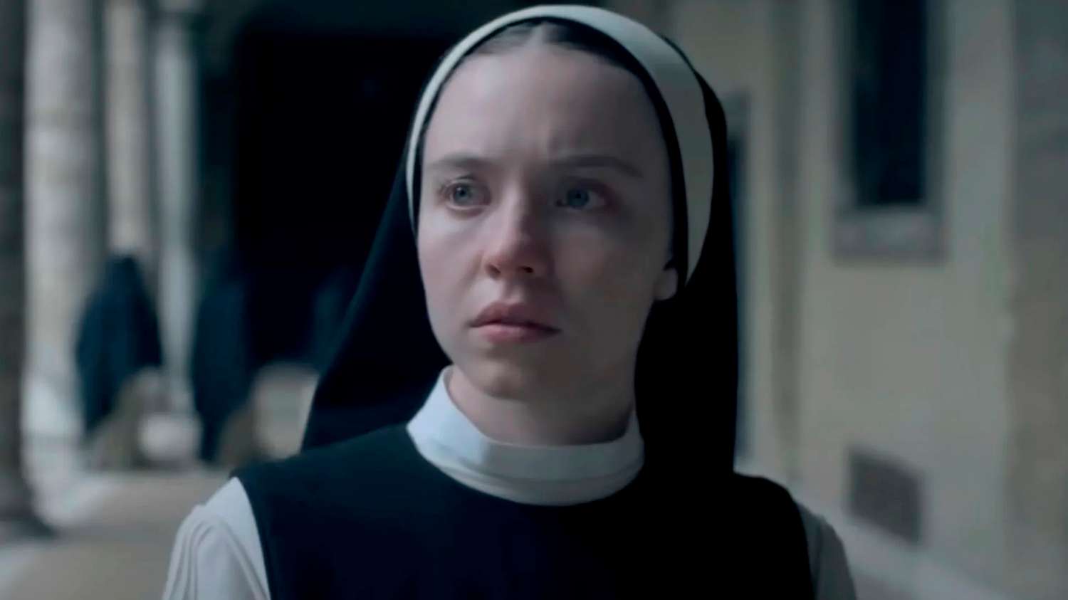 Cecilia (Sidney Sweeney), una mujer devota, llega como novicia a un ilustre convento en la remota y pintoresca campiña italiana