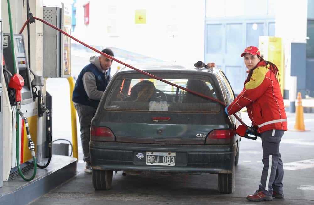 Desde ayer se incrementó un cuatro por ciento el valor de los combustibles.