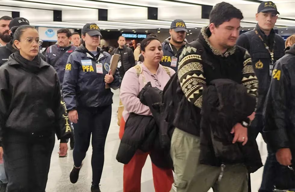 Expulsaron a dos ecuatorianos ligados al líder de “Los Choneros”