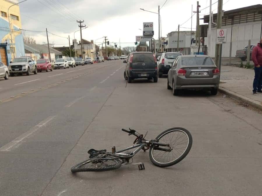 Un ciclista fue trasladado al Hospital luego de un accidente en Balbín y Espora