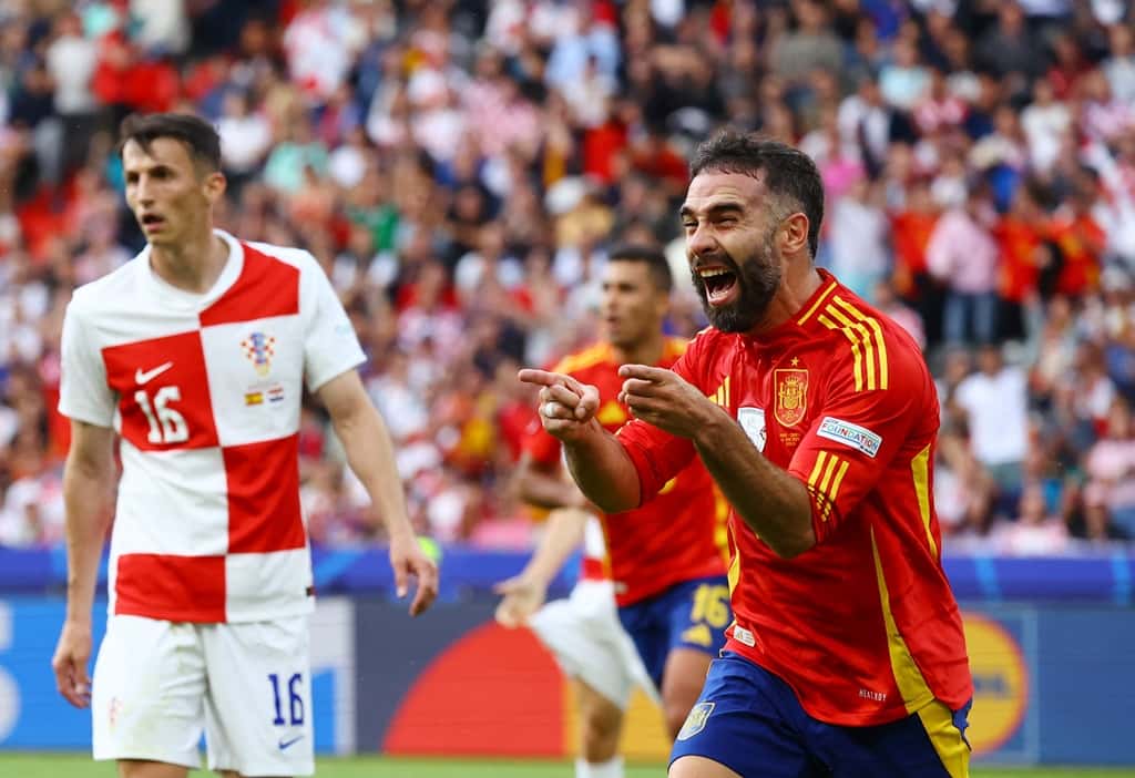 Carvajal festeja el tercer gol español ante Croacia.