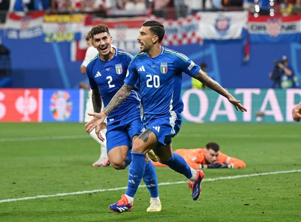 Italia consiguió una agónica clasificación a octavos de final