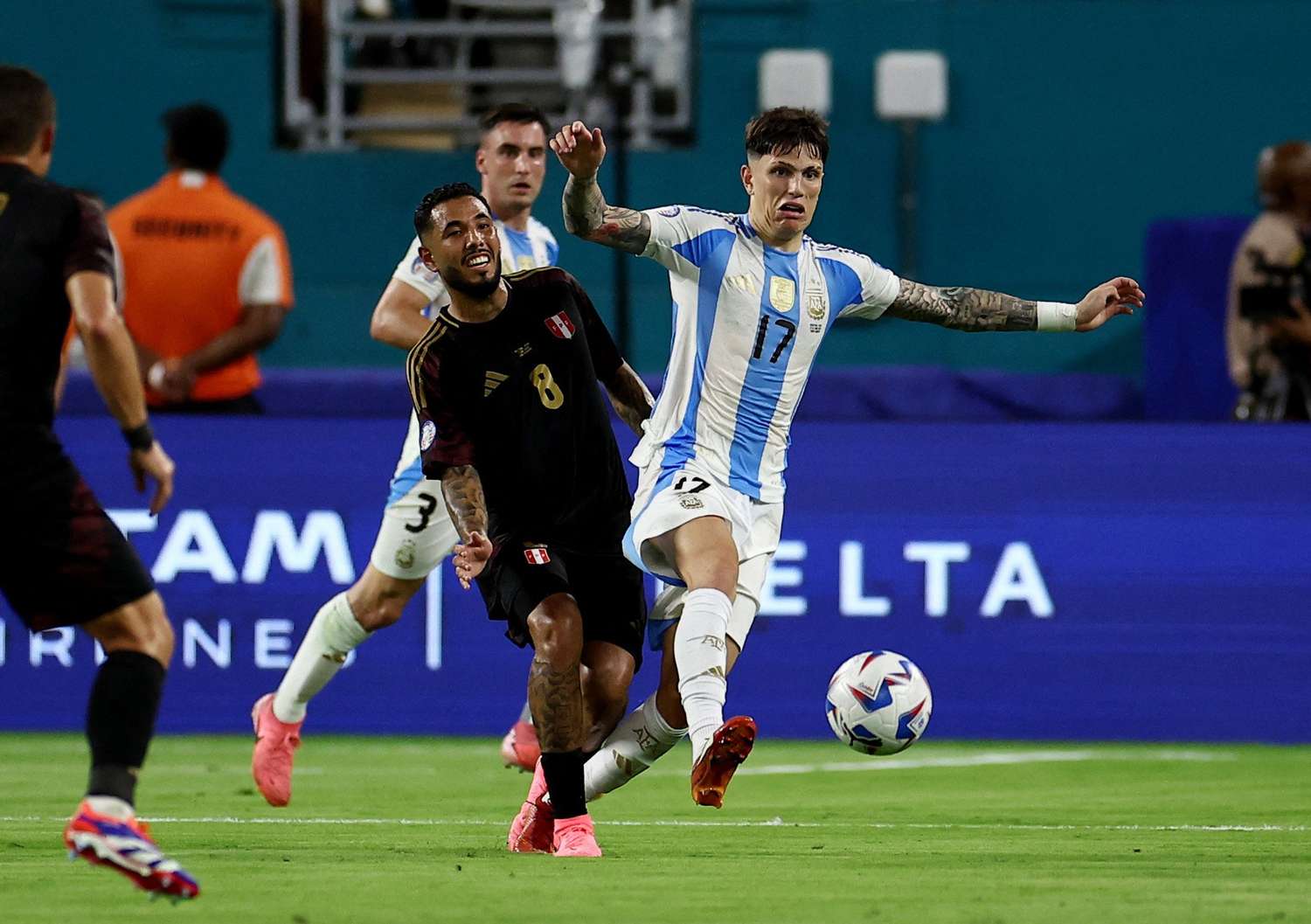 Argentina venció a Perú y cerró con puntaje ideal