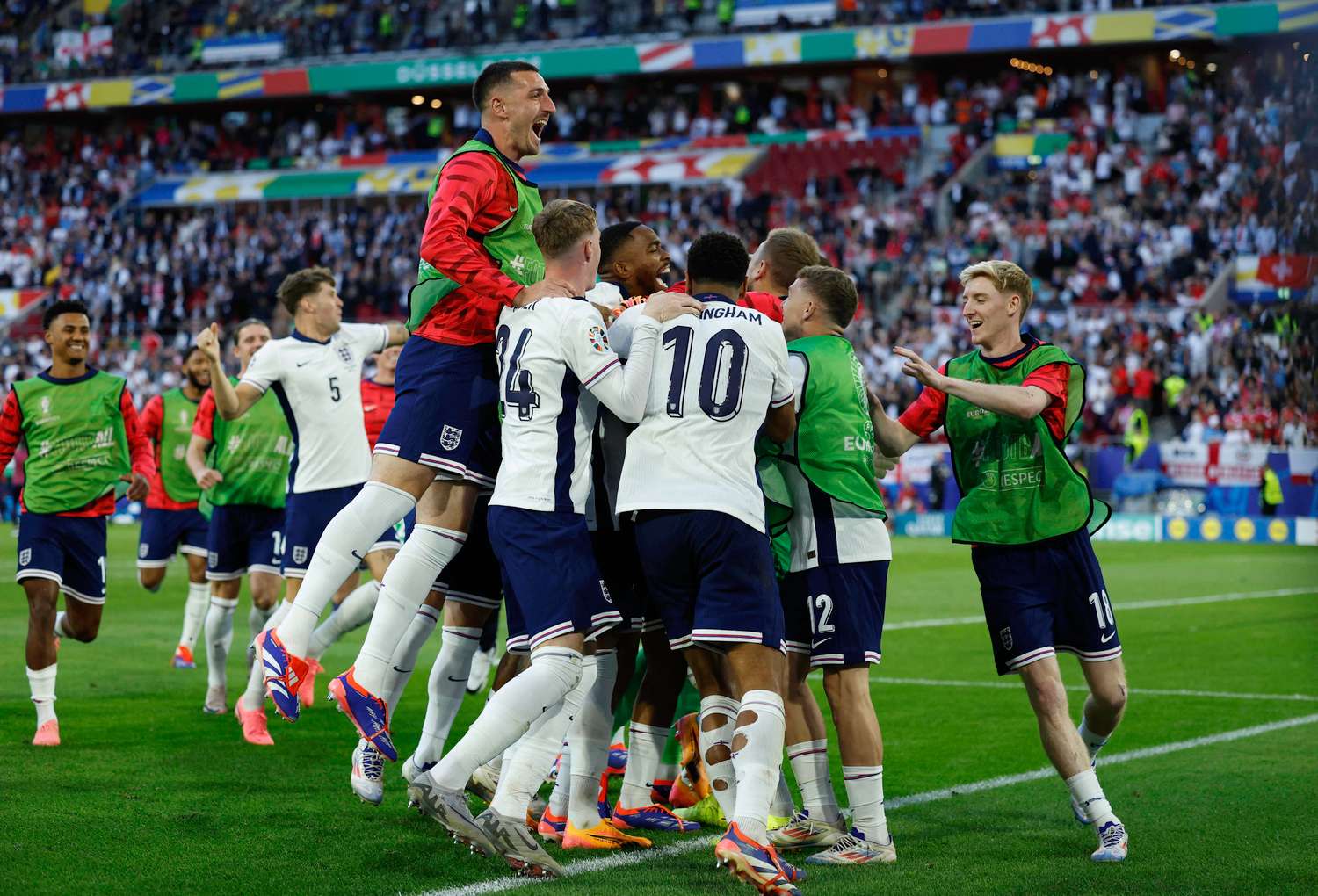 Inglaterra avanzó en los penales y es semifinalista