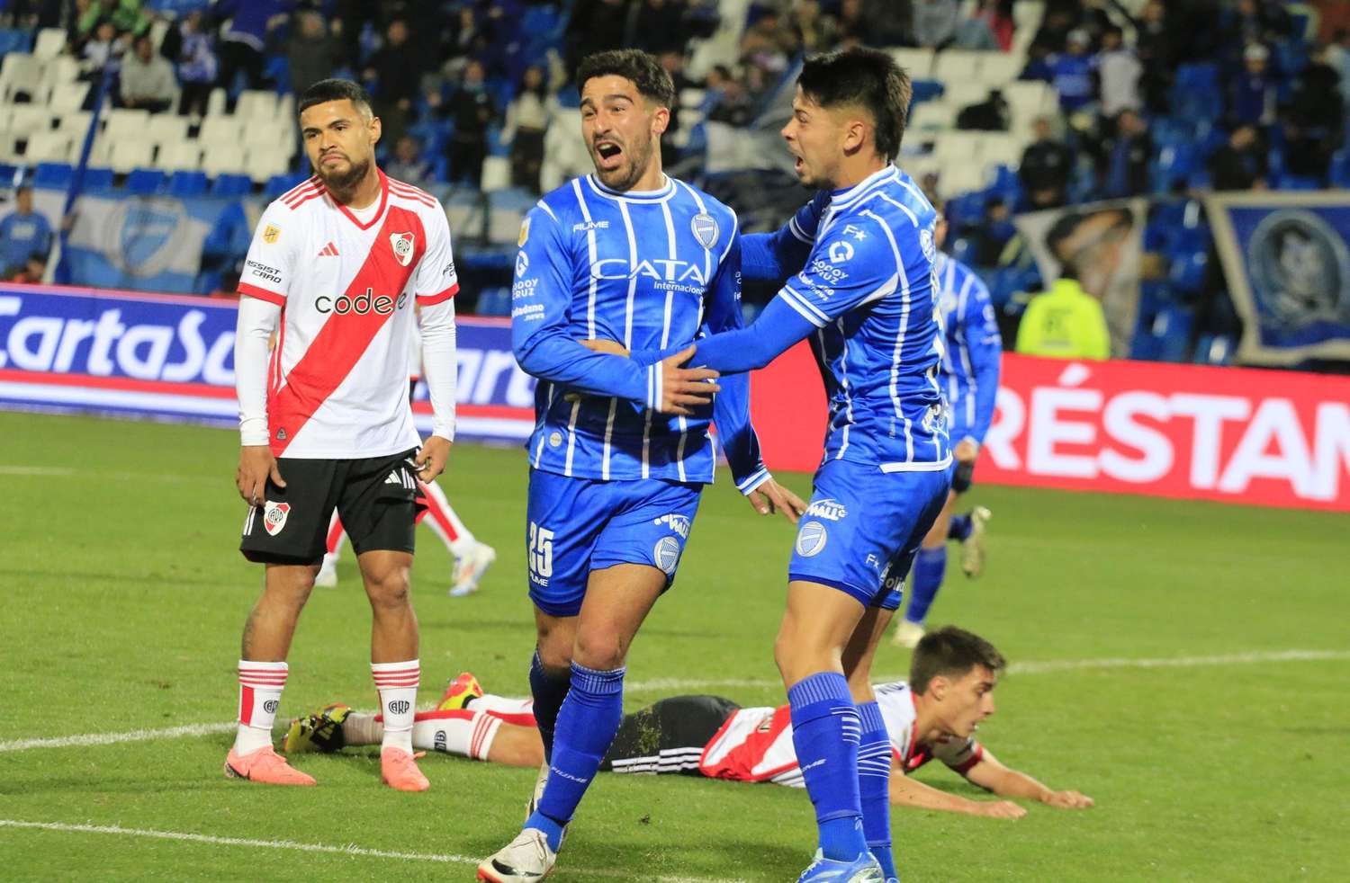 Godoy Cruz le dio otro golpe a un River que no progresa