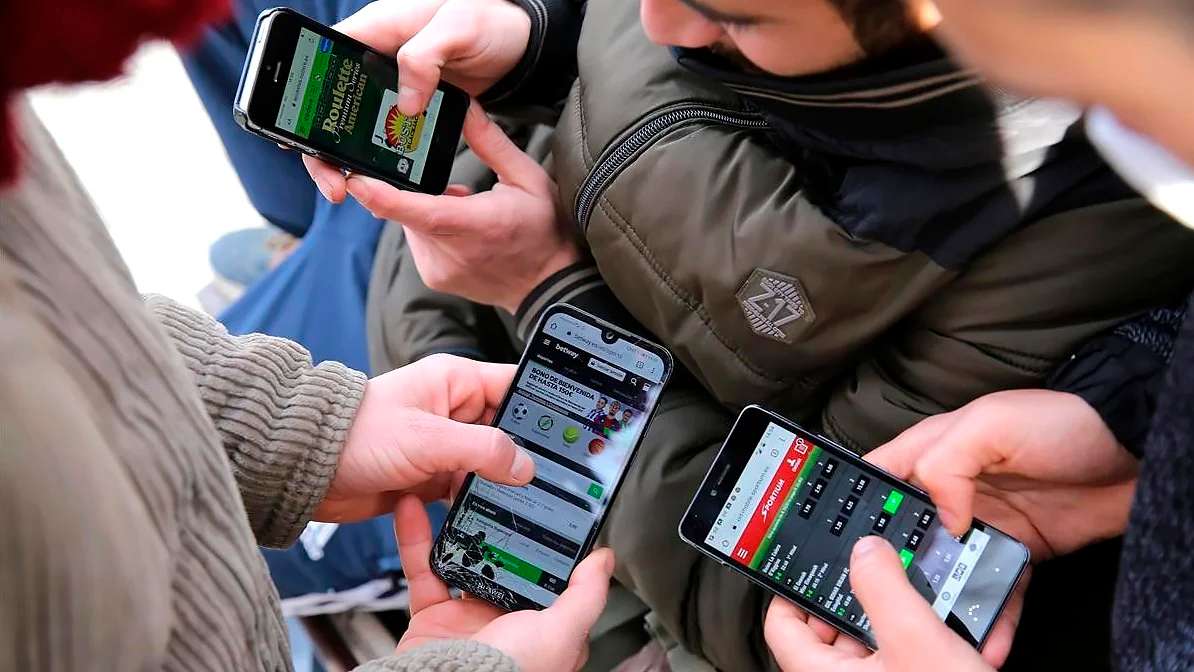 Provincia lanzó un paquete de medidas para combatir las apuestas online entre adolescentes