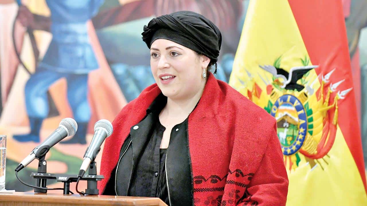 La ministra interina de Relaciones Exteriores, María Nela Prada, indicó que el gobierno de Bolivia "rechaza enérgicamente" los comentarios de la presidencia argentina.