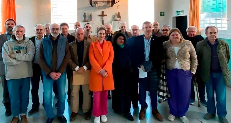 Apareció una foto de la reunión de diputados libertarios en la visita a represores presos