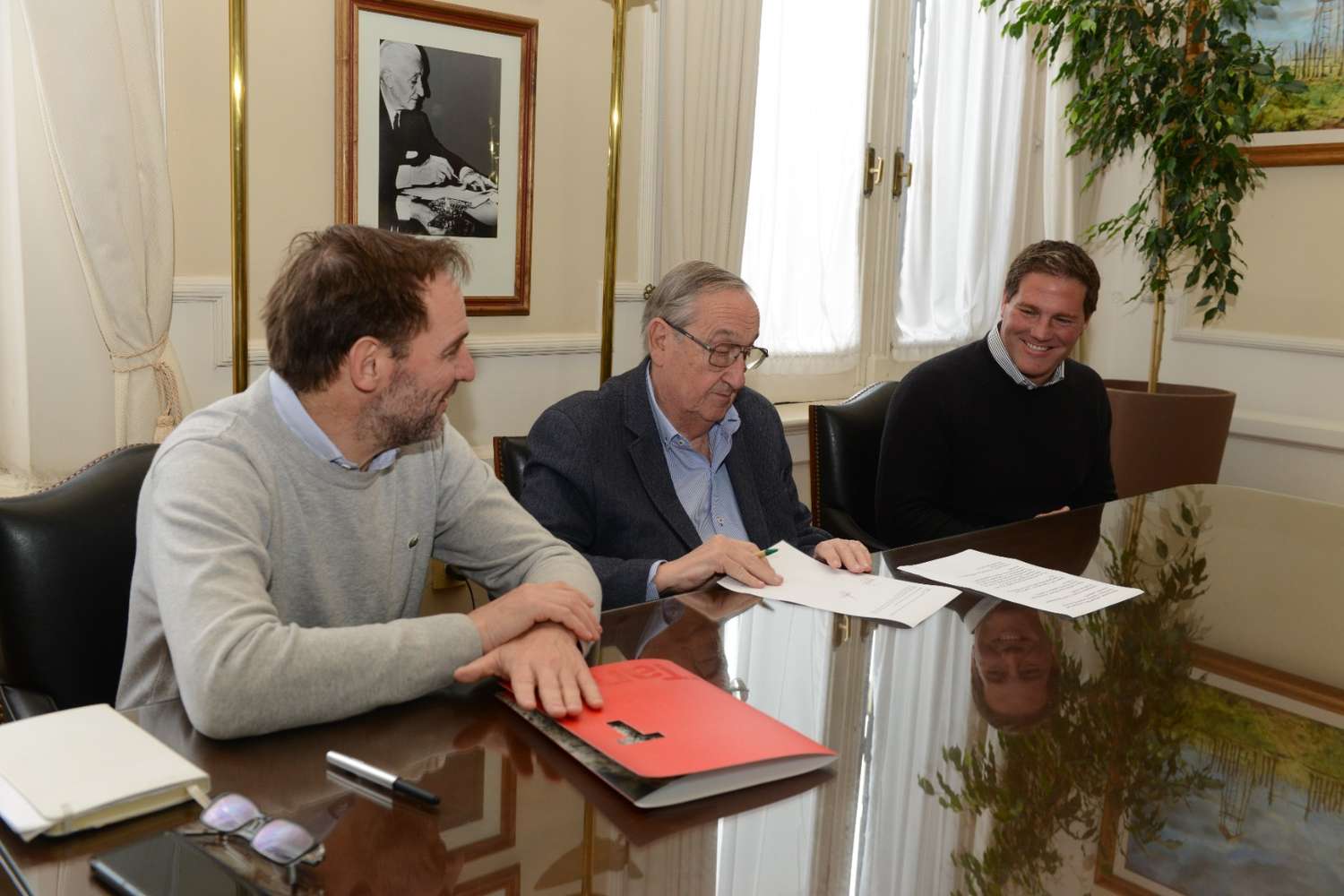Subsecretaría de Obras Públicas: Roberto Garijo, artífice del IPAT y otros edificios, asumió en el cargo