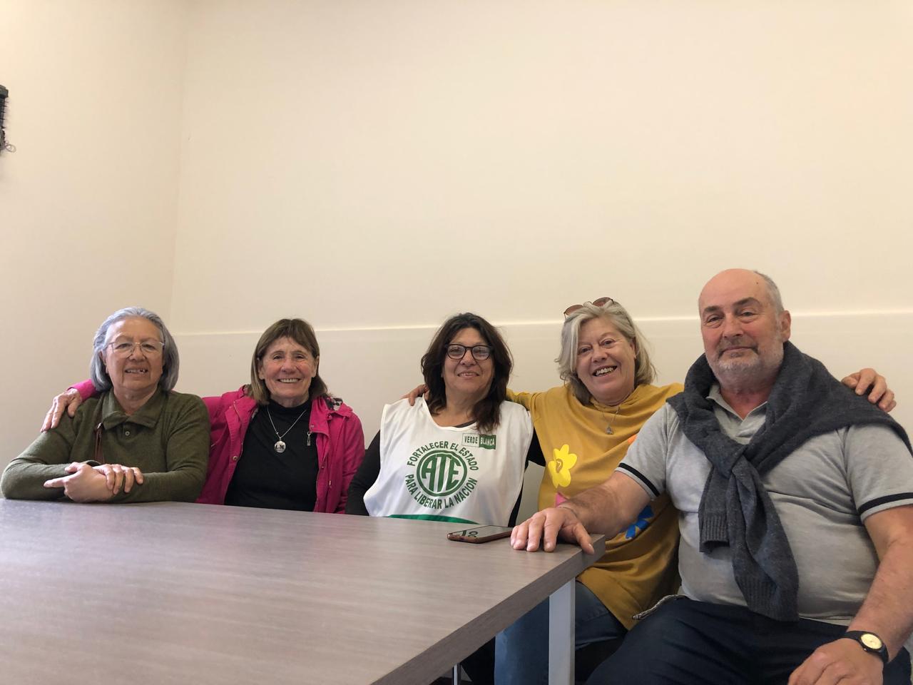Jubilados responden al titular del PAMI: “Aplaudimos 5 minutos y él ni siquiera estaba en la oficina”
