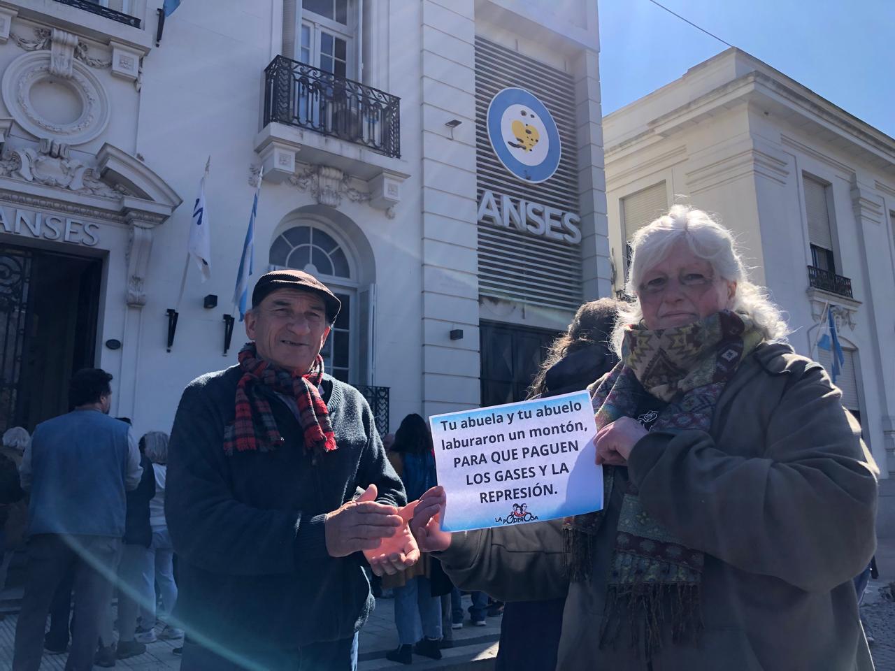 Marcha contra el veto en Tandil: “Al final lo de la casta lo terminamos pagando los jubilados”