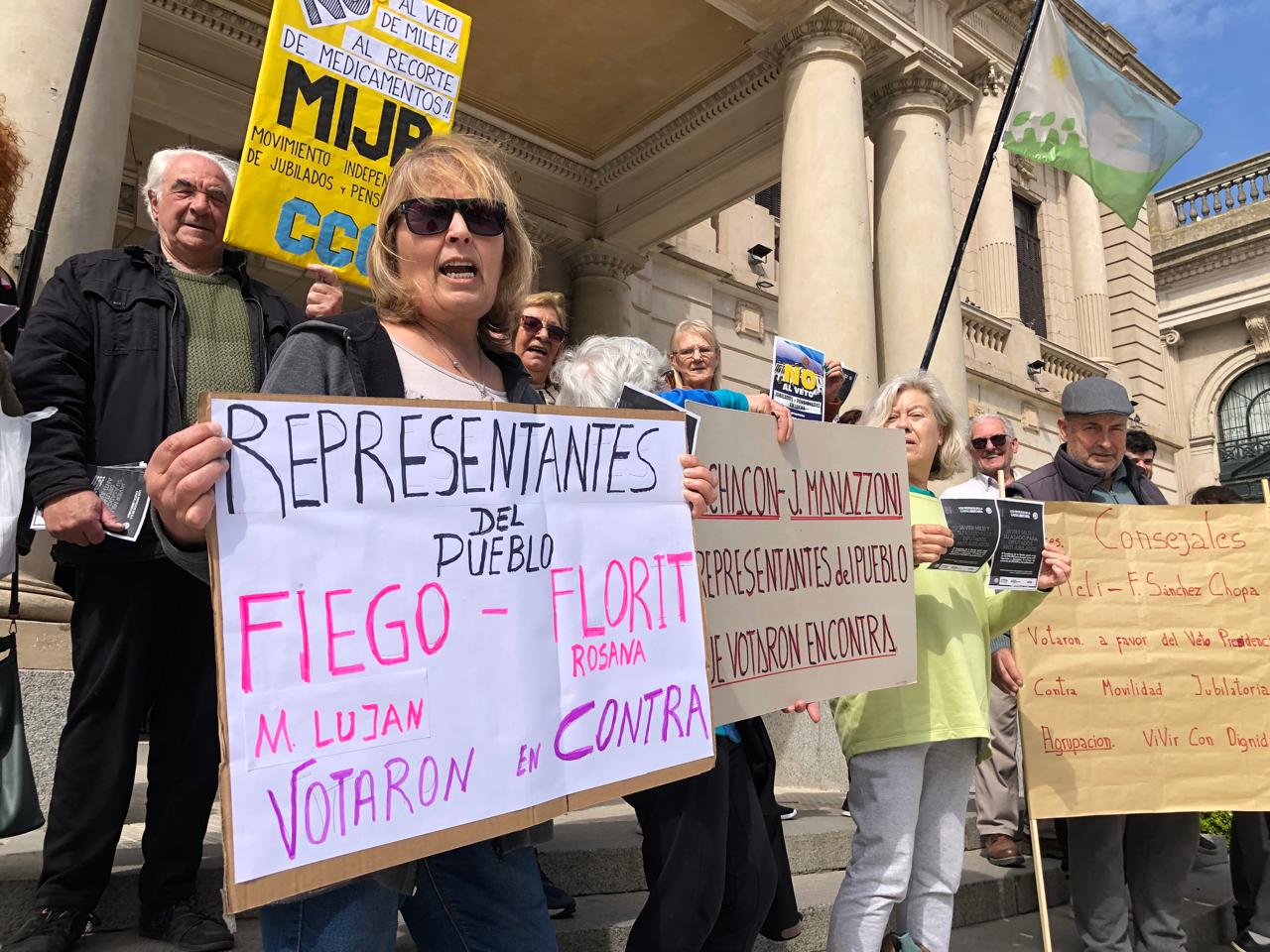 Miércoles de jubilados en la ciudad: “Hubo concejales de Tandil que nos dieron la espalda”