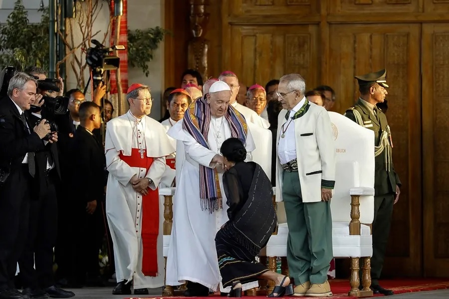 El Papa llegó a Timor Oriental e inició una nueva etapa de su extenso recorrido