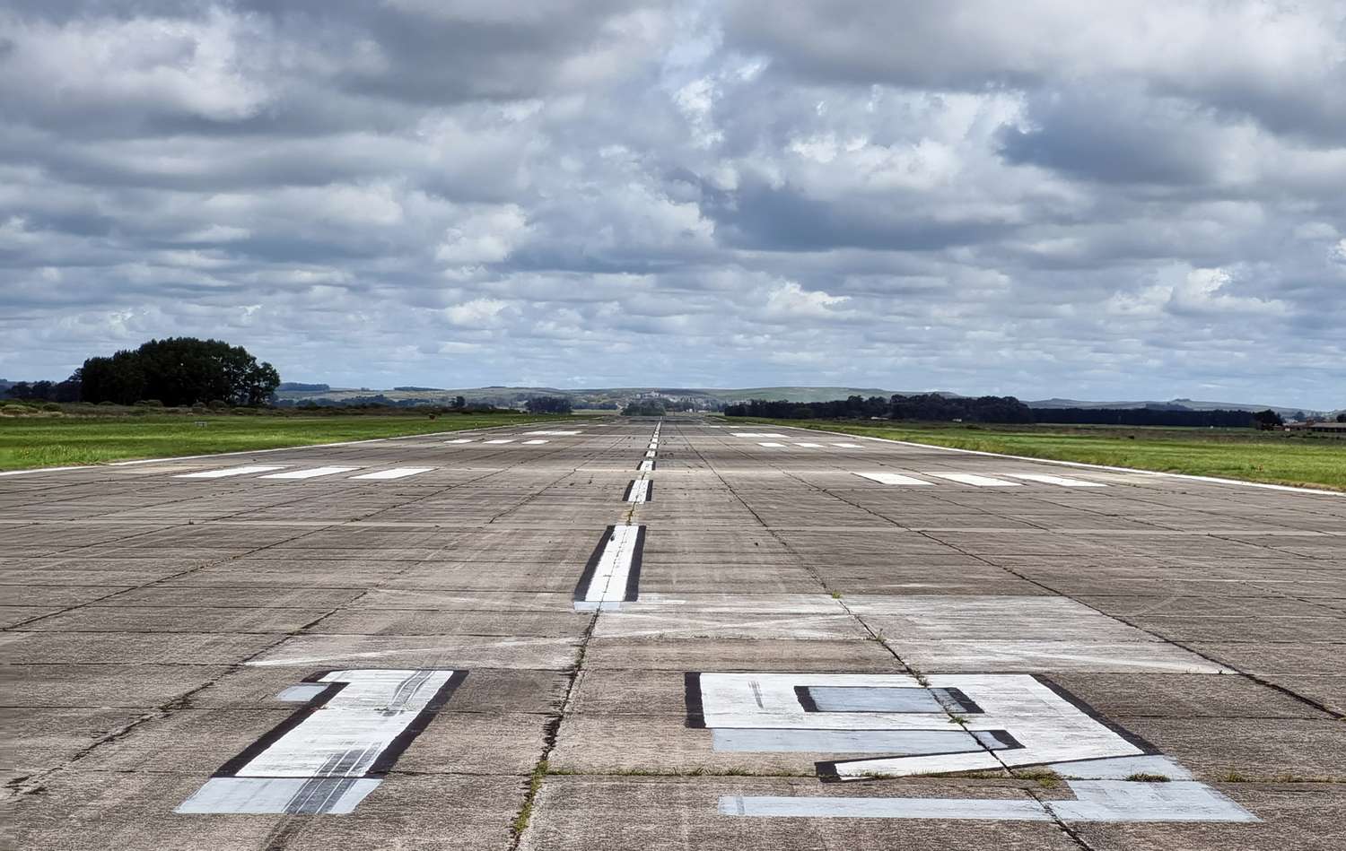 Aviones con pasajeros a Tandil: una empresa misteriosa, un boleto de 300 dólares y una pista por reparar