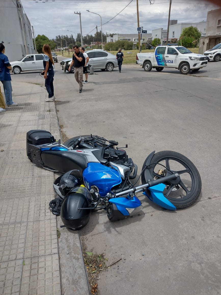 Una madre y su hijo debieron ser hospitalizados tras chocar en su moto