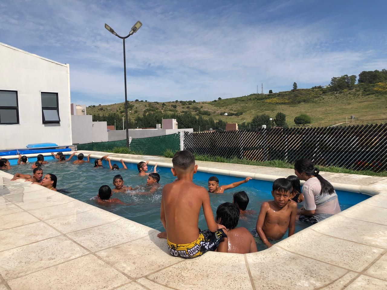 La pileta del barrio De Corazón Tandilense: “Para los chicos es como su segunda casa”