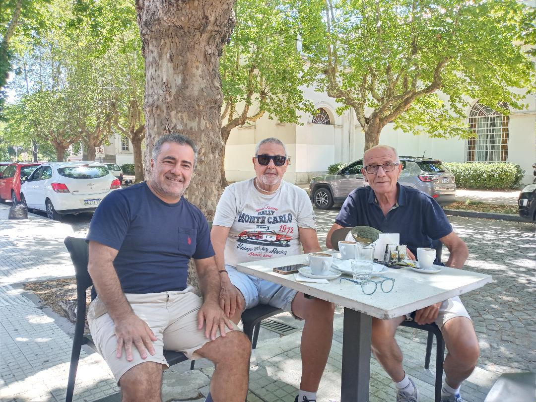 Una mañana de verano y de historias con “los Armendaris”