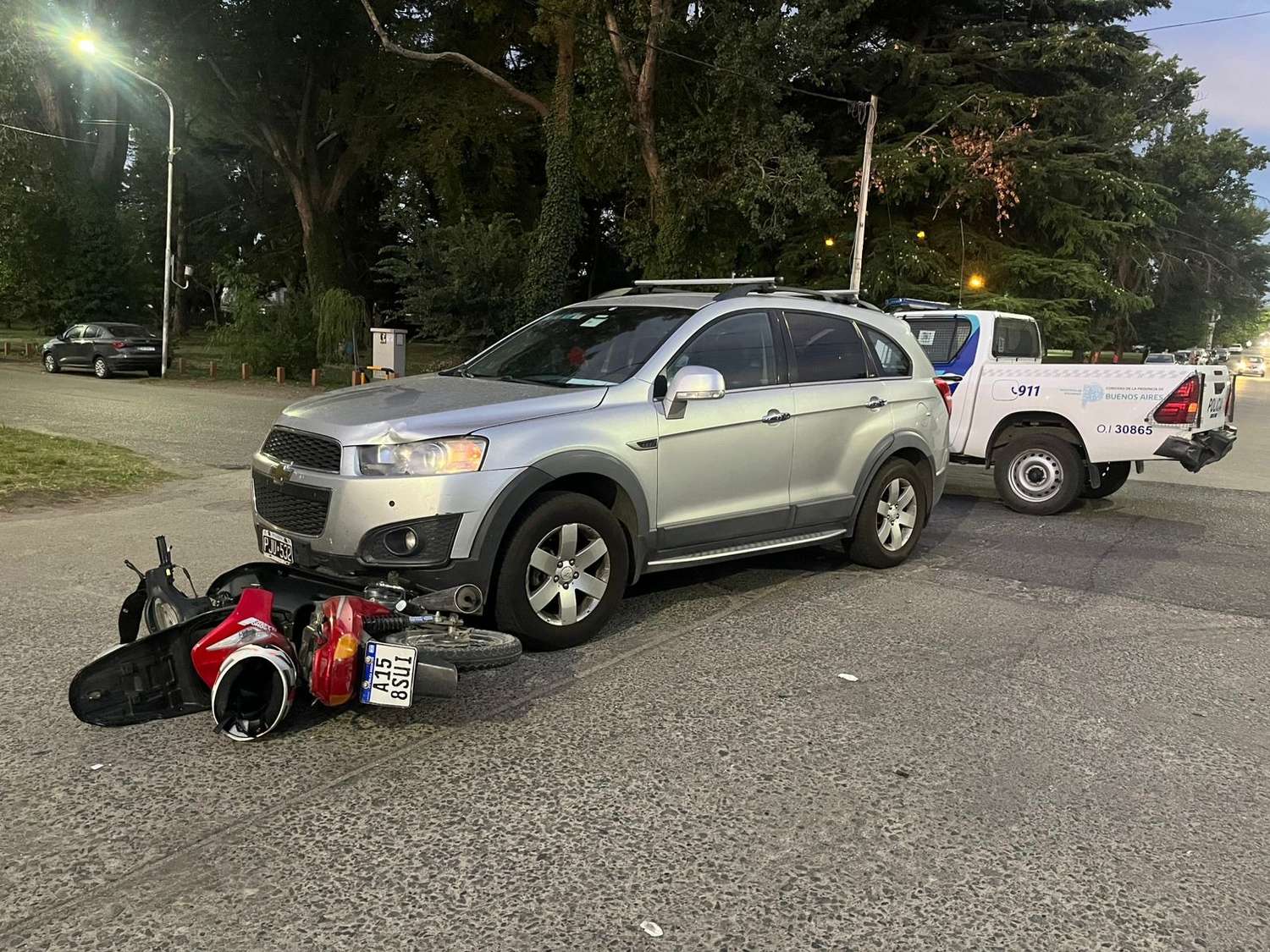 Una joven resultó herida tras chocar con su moto