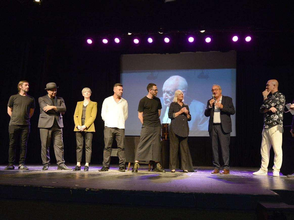 El emotivo homenaje a René Lavand encendió la ilusión en el Teatro del Fuerte