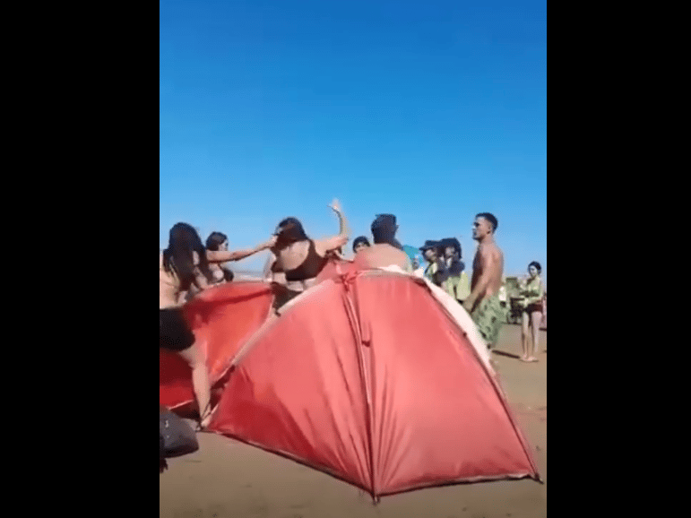 Pelea y escandalo por el volúmen de la música en las playas de Santa Teresita