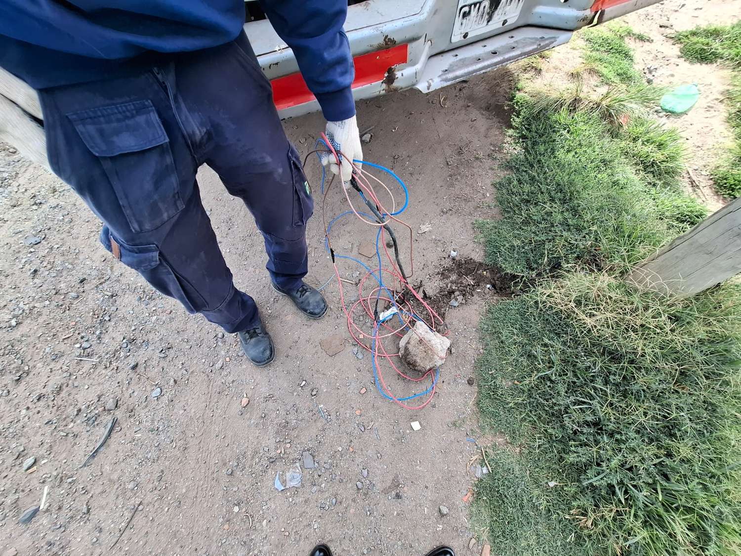 La Usina volvió a cortar conexiones clandestinas en la toma de La Movediza