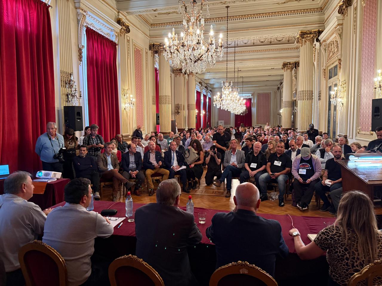 Cooperativas de toda la Provincia colmaron el Salón Blanco: “Un mundo mejor es posible”