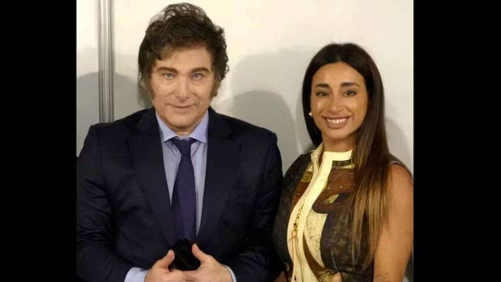 Reclamaron al gobierno detalles sobre mujer que ingresó al país con más de 15 valijas y evitó la Aduana