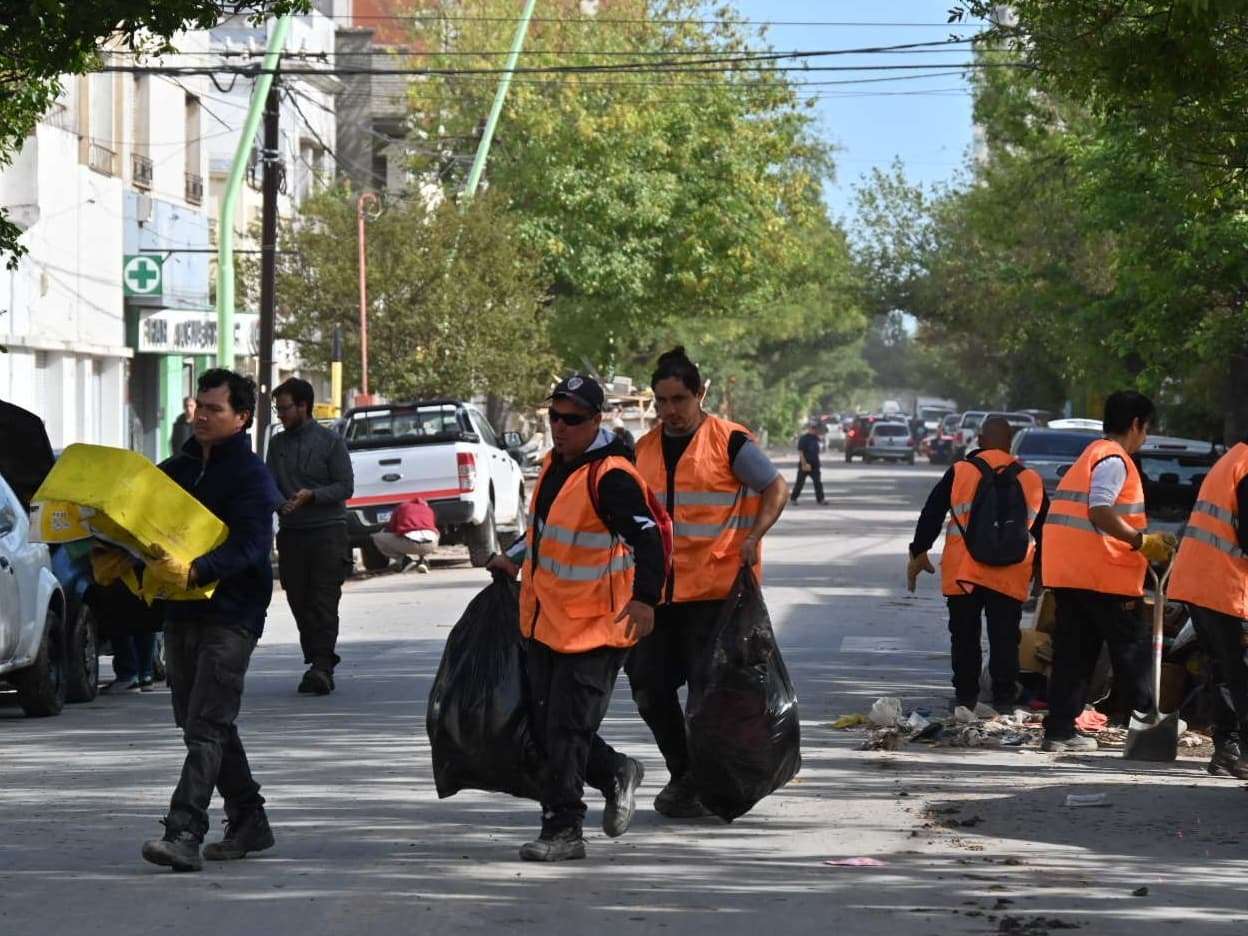 Bahía Blanca: ya funcionan la recolección de residuos, el transporte y tiene luz el 70% de los usuarios