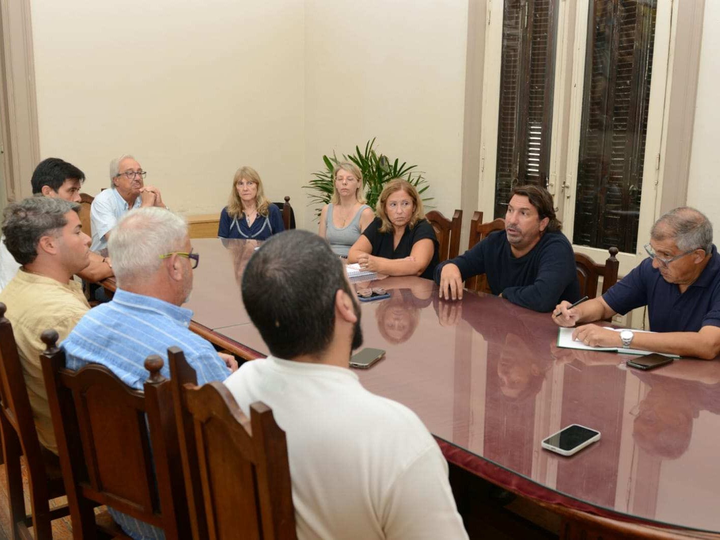 Uber: La Comisión de Transporte recibió a remiseros y reabrió el debate