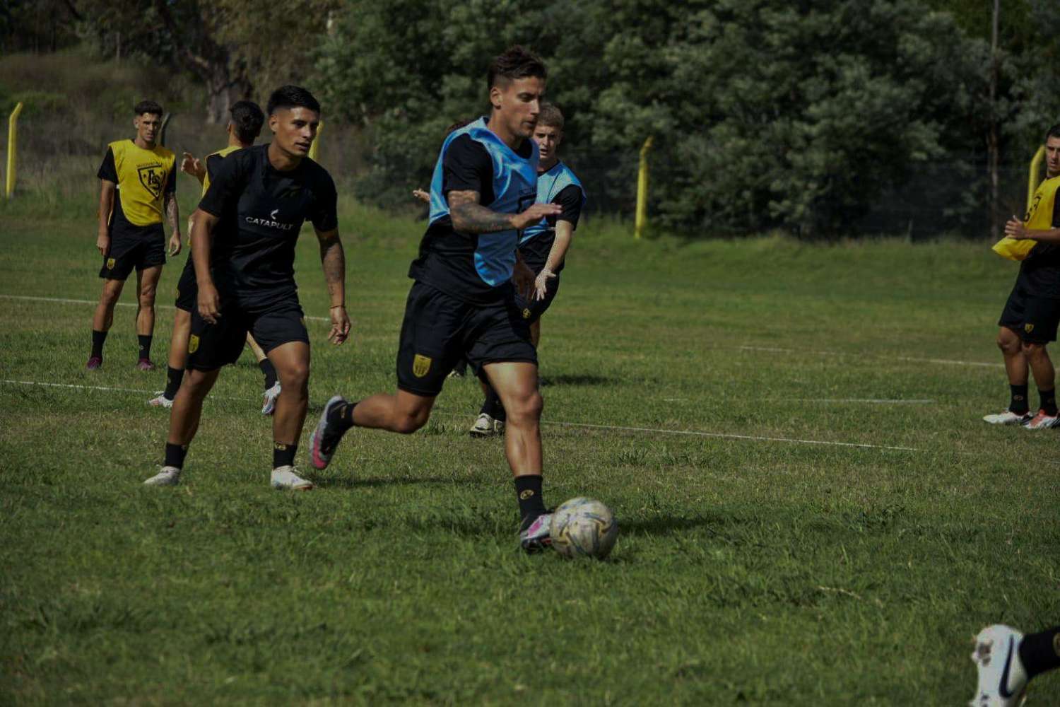 Un árbitro santafesino en el debut de Santamarina