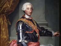 “Mis vasallos son como niños, ¡lloran cuando se les lava y peina!”