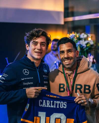 Carlos Tévez sorprendió a Franco Colapinto en la F1 con un regalo especial