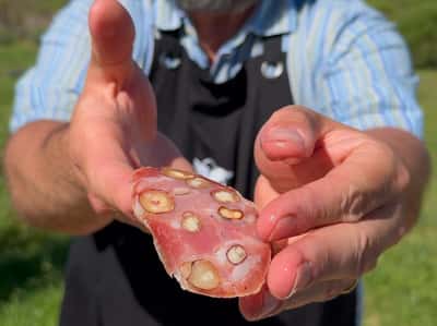 El secreto para pelar y cortar un salame de Tandil: conocé la técnica del Coach Charcutero de Las Dinas
