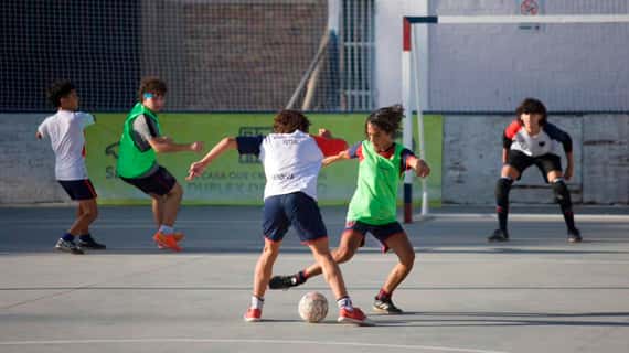 El 80% de las infancias hace actividad física extraescolar, pero hay brechas de género