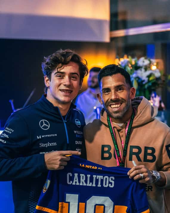 Carlos Tévez sorprendió a Franco Colapinto en la F1 con un regalo especial
