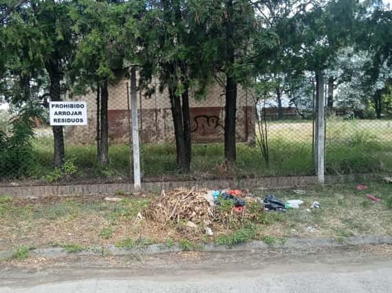 Residuos en las inmediaciones de Metalúrgica