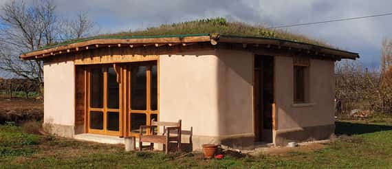 Techos vivos como oasis en el cemento: la transformación de los tejados en jardines