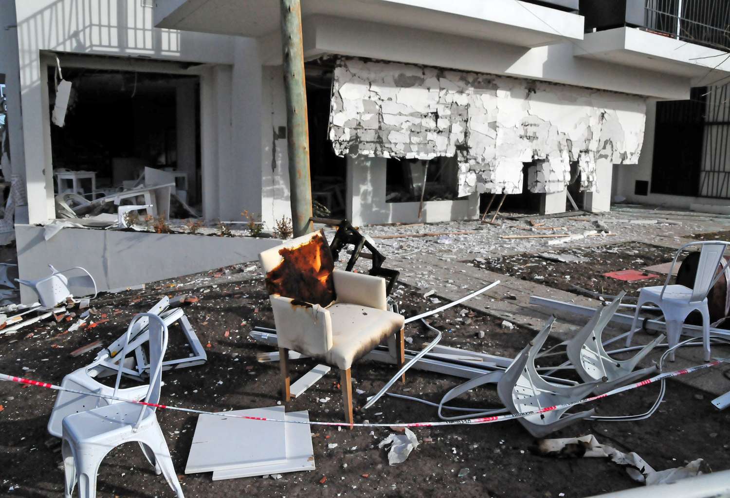 Las impactantes imágenes de cómo quedó el local que sufrió una explosión en Brasil y Serrano