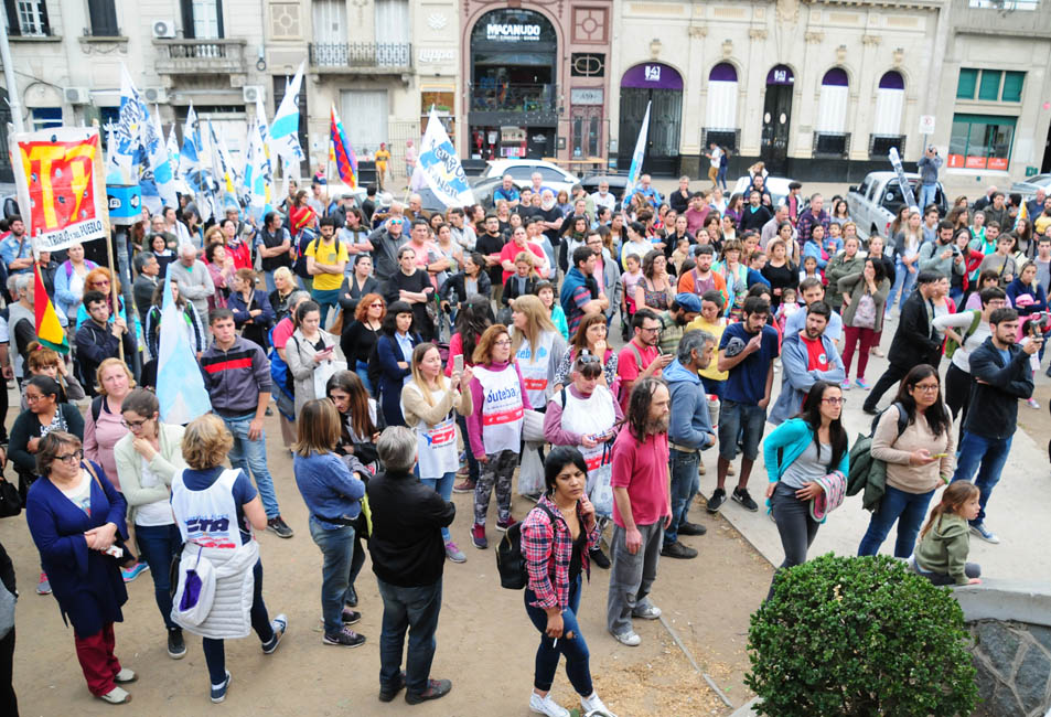 En Tandil se replicó la movilización en repudio a la situación en Bolivia - El Eco de Tandil
