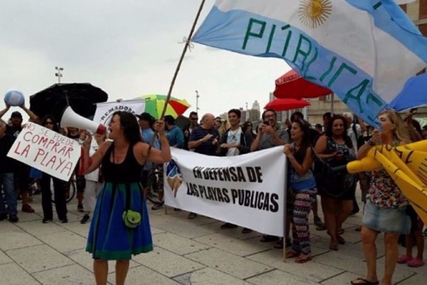 Marcharon contra la privatización de las playas públicas en Mar del Plata