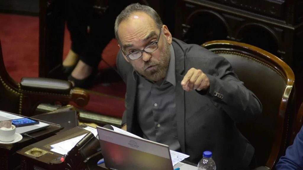 Fernando Iglesias denunció que fue “agredido físicamente” por un legislador del oficialismo