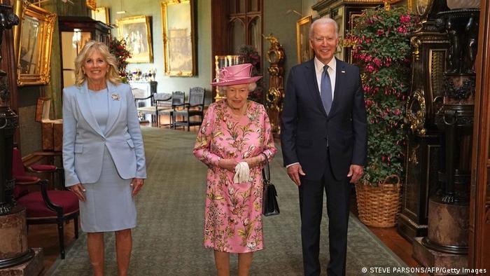 Isabel II recibió a Joe Biden y su esposa en el Castillo de Windsor - Vimarsana News