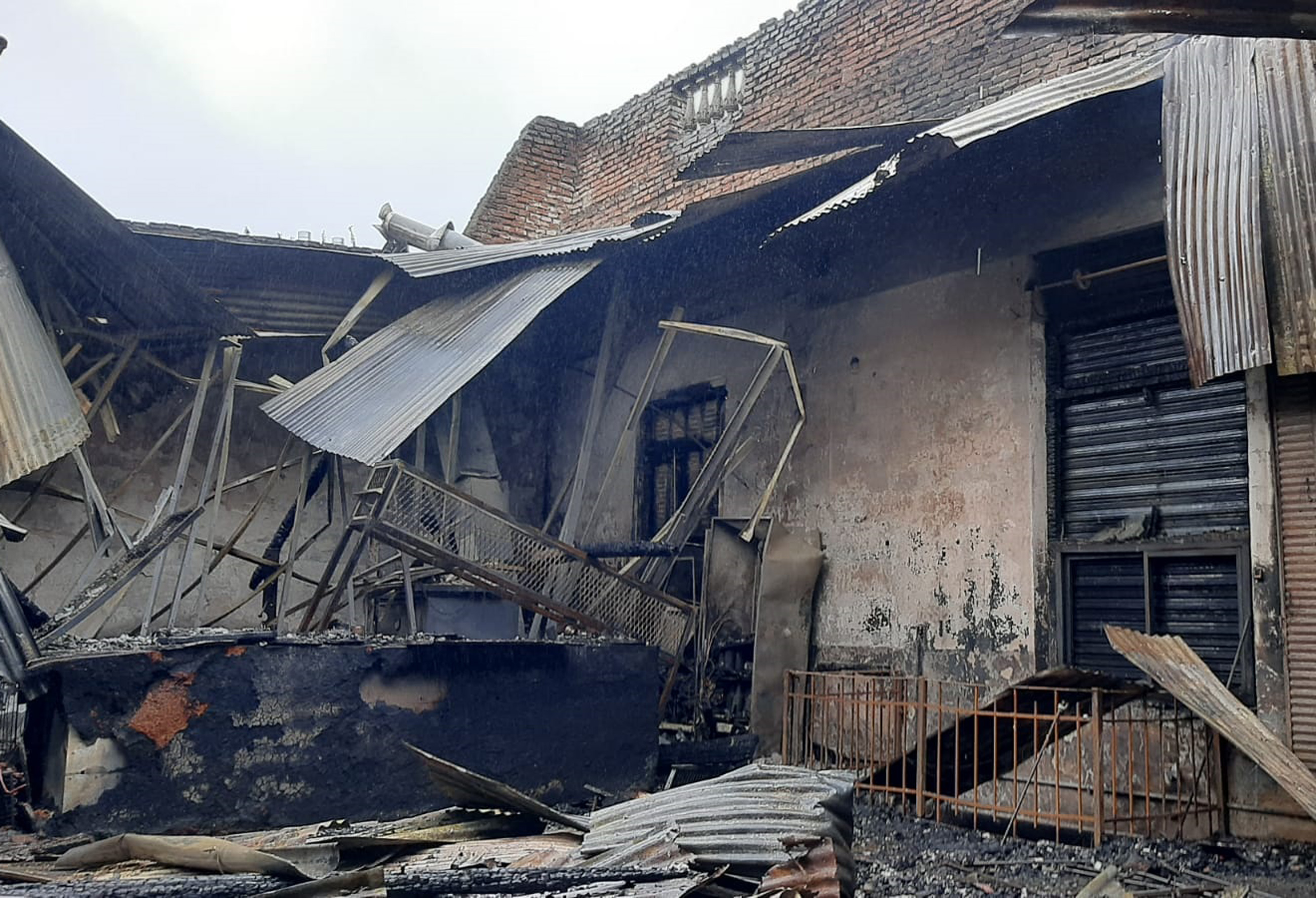Tras el voraz incendio, vecinos iniciaron una colecta para colaborar con El Club de la Quimera