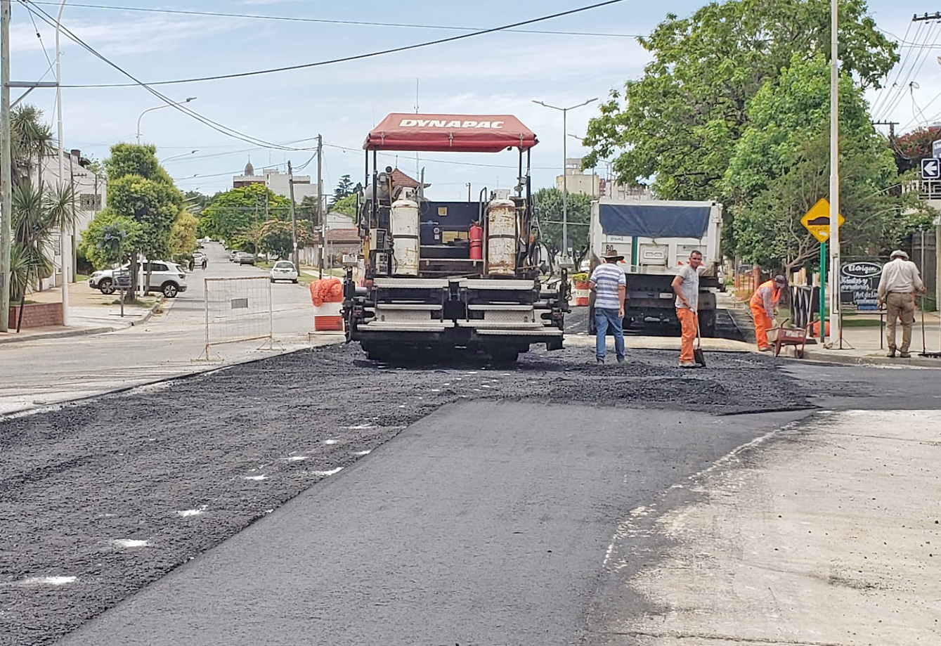 El Municipio continúa con los trabajos de pavimentación y repavimentación