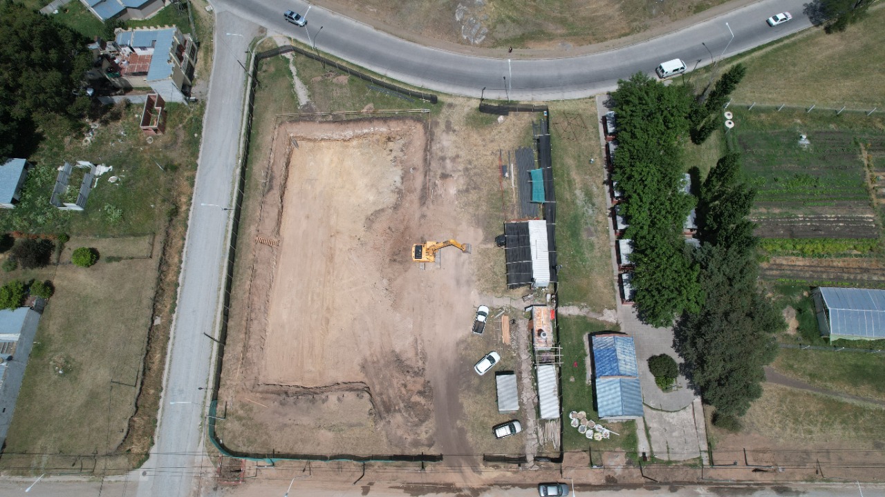 Avanzan con las obras de construcción de la cisterna para mejorar el servicio de agua en Movediza
