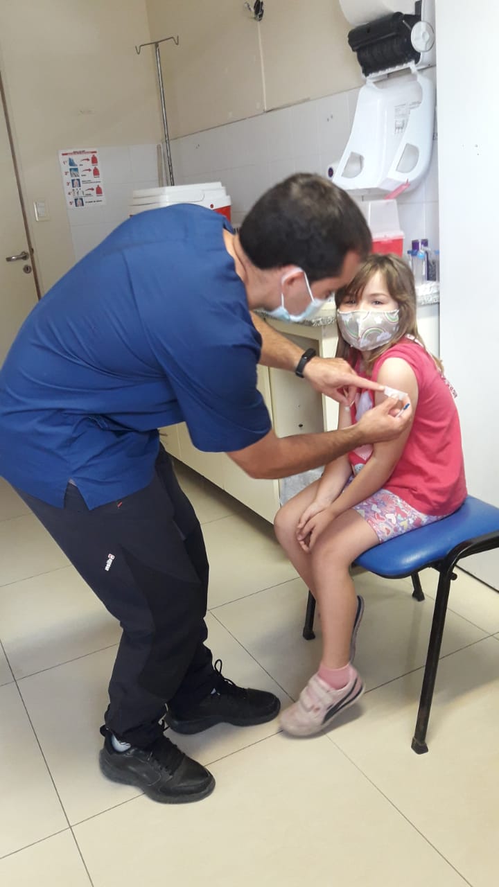 Afirman que hay que acelerar vacunación pediátrica en enero y febrero con vistas a inicio de clases