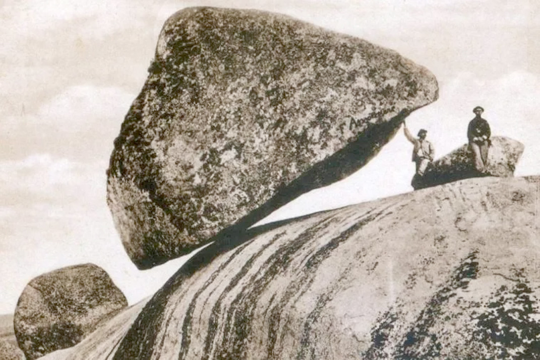 Caída de la Piedra Movediza