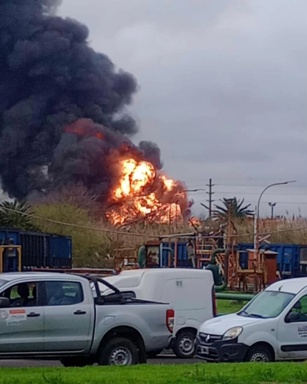 Las impactantes imágenes de un incendio en la refinería de YPF que ...