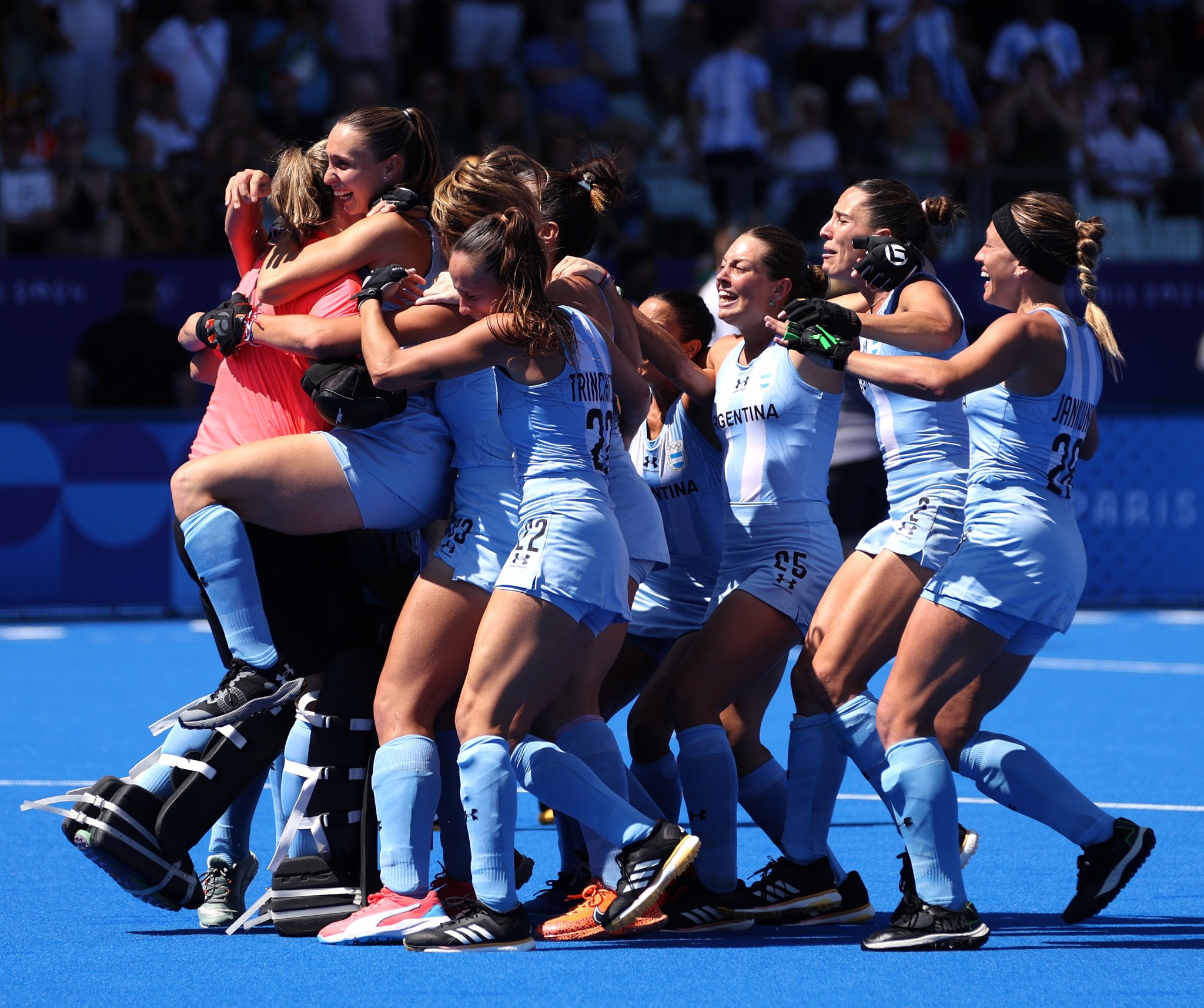 El festejo de las argentinas tras la definición por penales australianos.