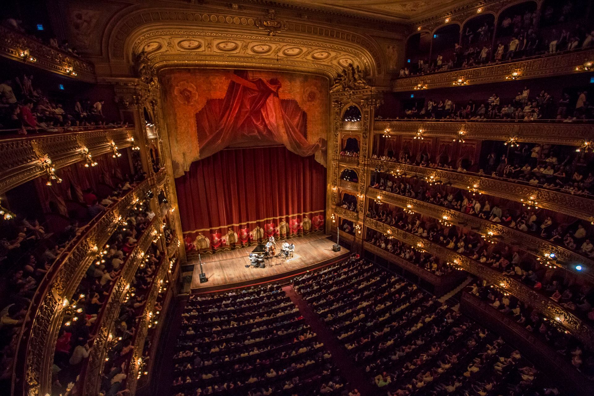 Bocca estará al frente del Teatro Colón.